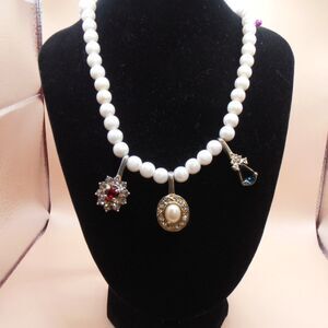 VTG Faux Pearl Necklace with a set of 3 Interchangeable Pendants